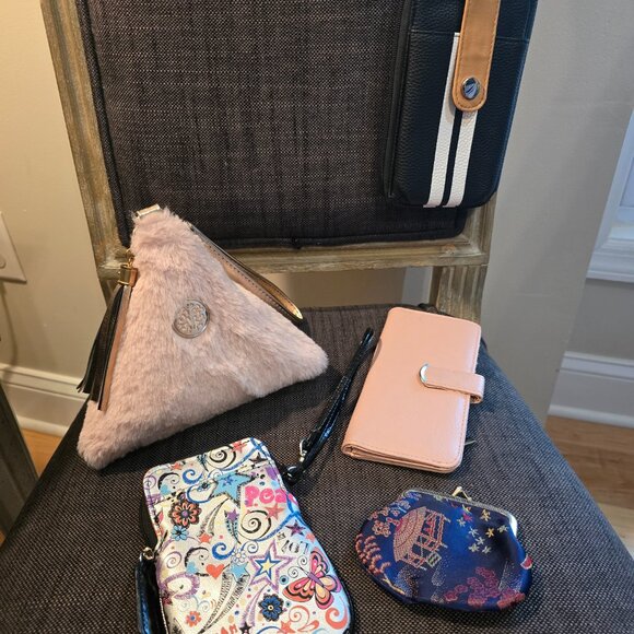 Women's accessory bundle - Picture 1 of 11